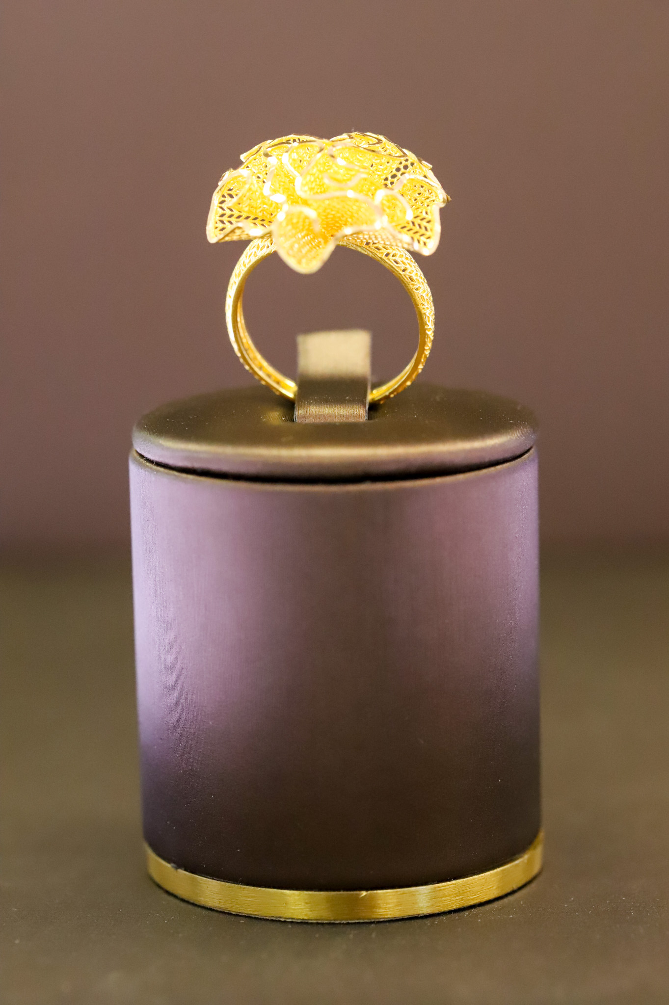 Chain-link gold ring