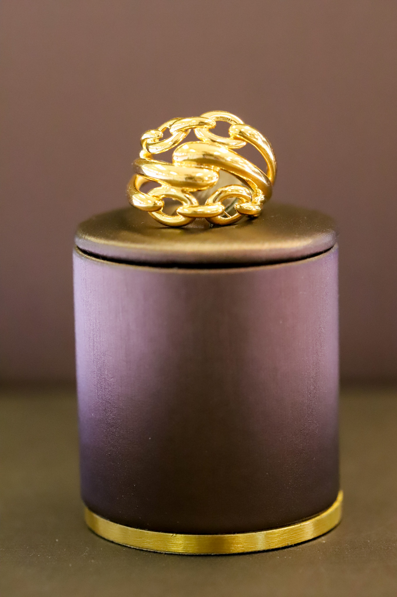 Chain-link swirl gold ring