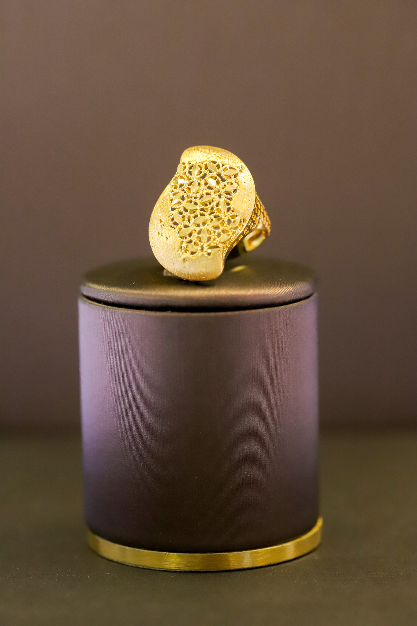Filigree gold ring