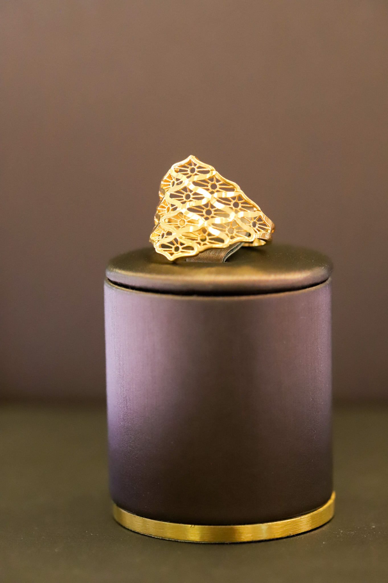 Filigree gold ring